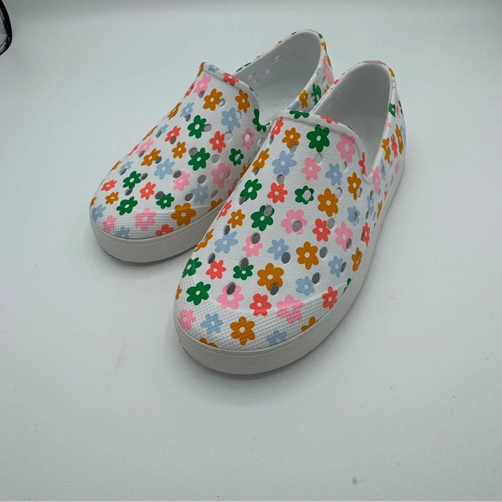 Old Navy Flower Slip-On Shoes‎ 10c